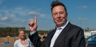 Elon Musk recomanda investitiile in ‘lucruri materiale’