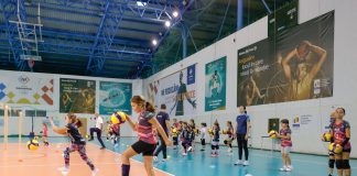 “Baby Volei”: Copiii României descoperă sportul de la o vârstă fragedă, în timp ce echipa națională de volei masculin se pregătește pentru Mondialele din 2025