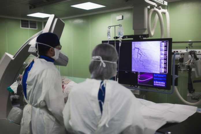 coronarografia-investigatia-care-poate-identifica-blocajele-arteriale.jpg